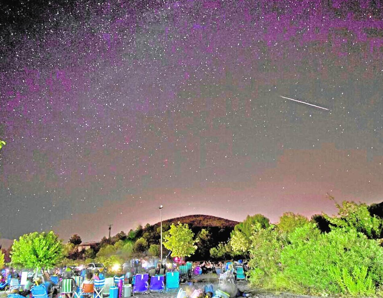Vista de las Perseidas desde la explanada del Observatorio Astronómico del Cabezo de la Jara.