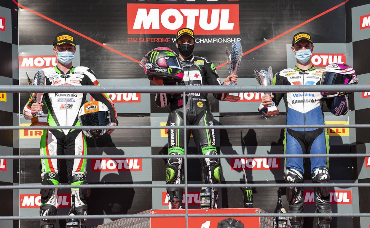 La piloto Ana Carrasco, en el podio. 