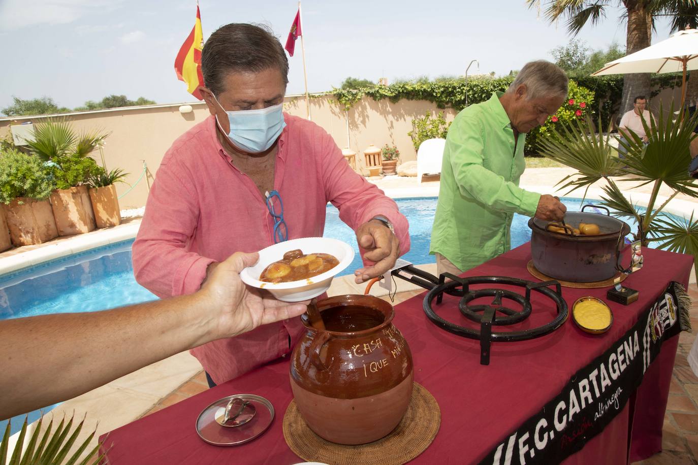 Fotos: Federico Trillo participa en un concurso de michirones en Cabo de Palos