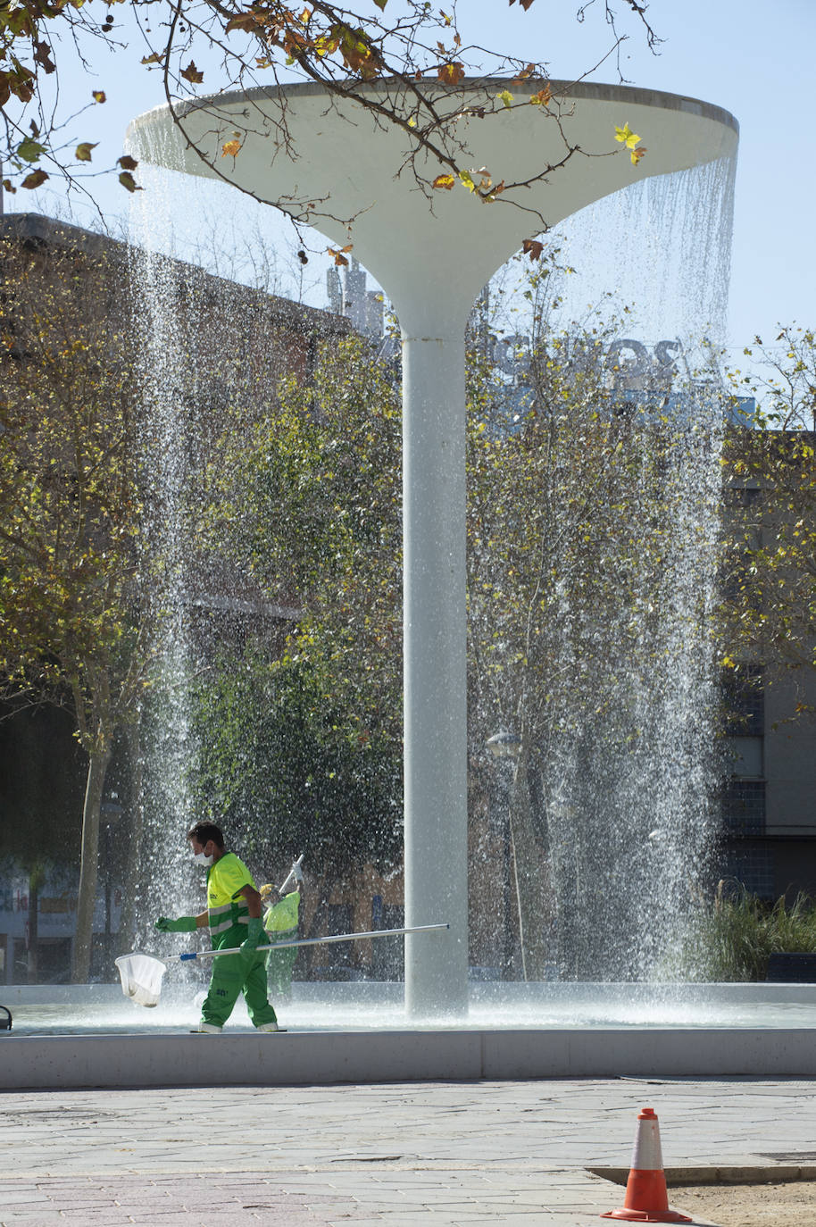 Fotos: Trabajos de limpieza y desinfección diarios en los parques de Murcia