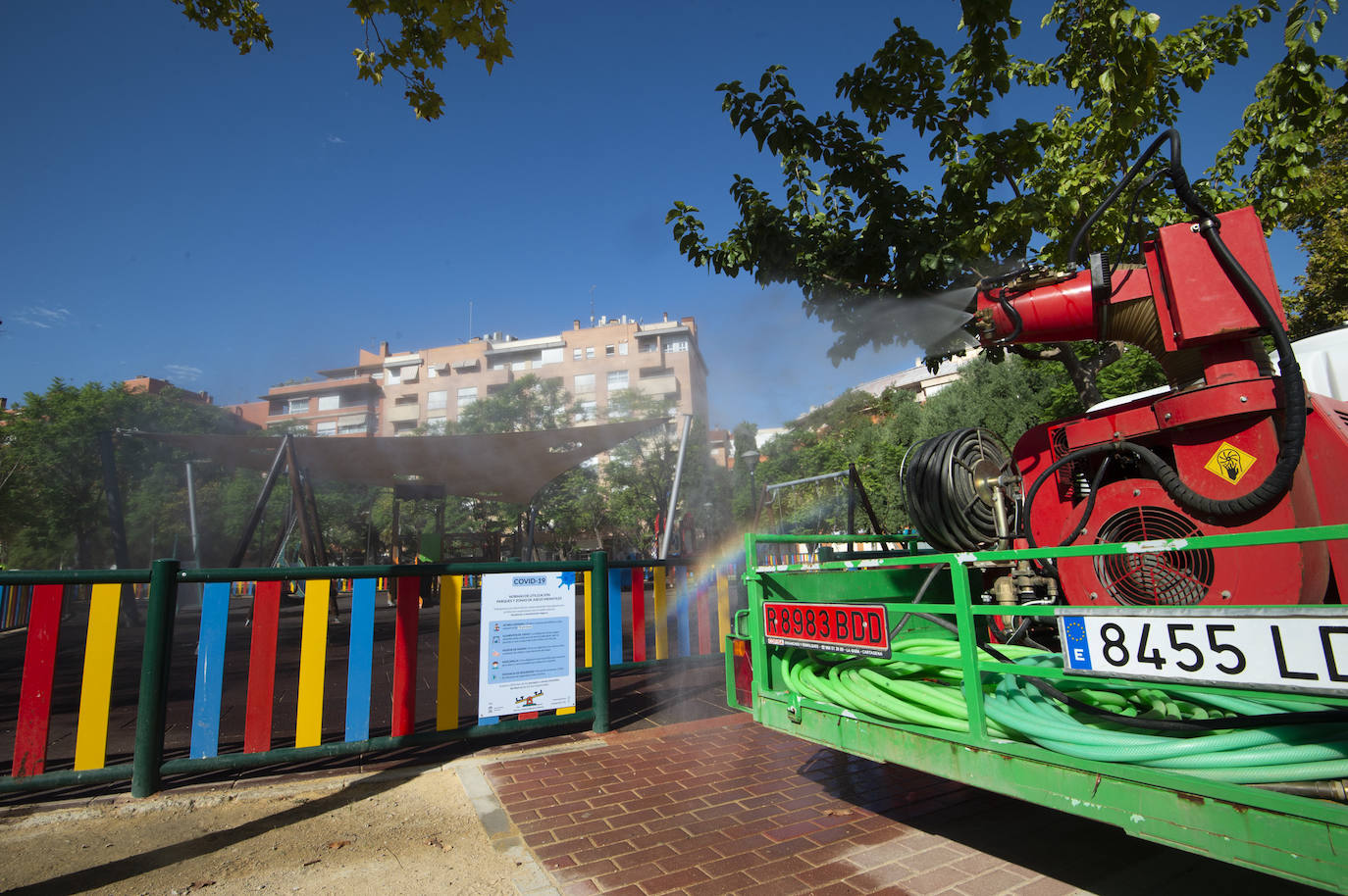 Fotos: Trabajos de limpieza y desinfección diarios en los parques de Murcia