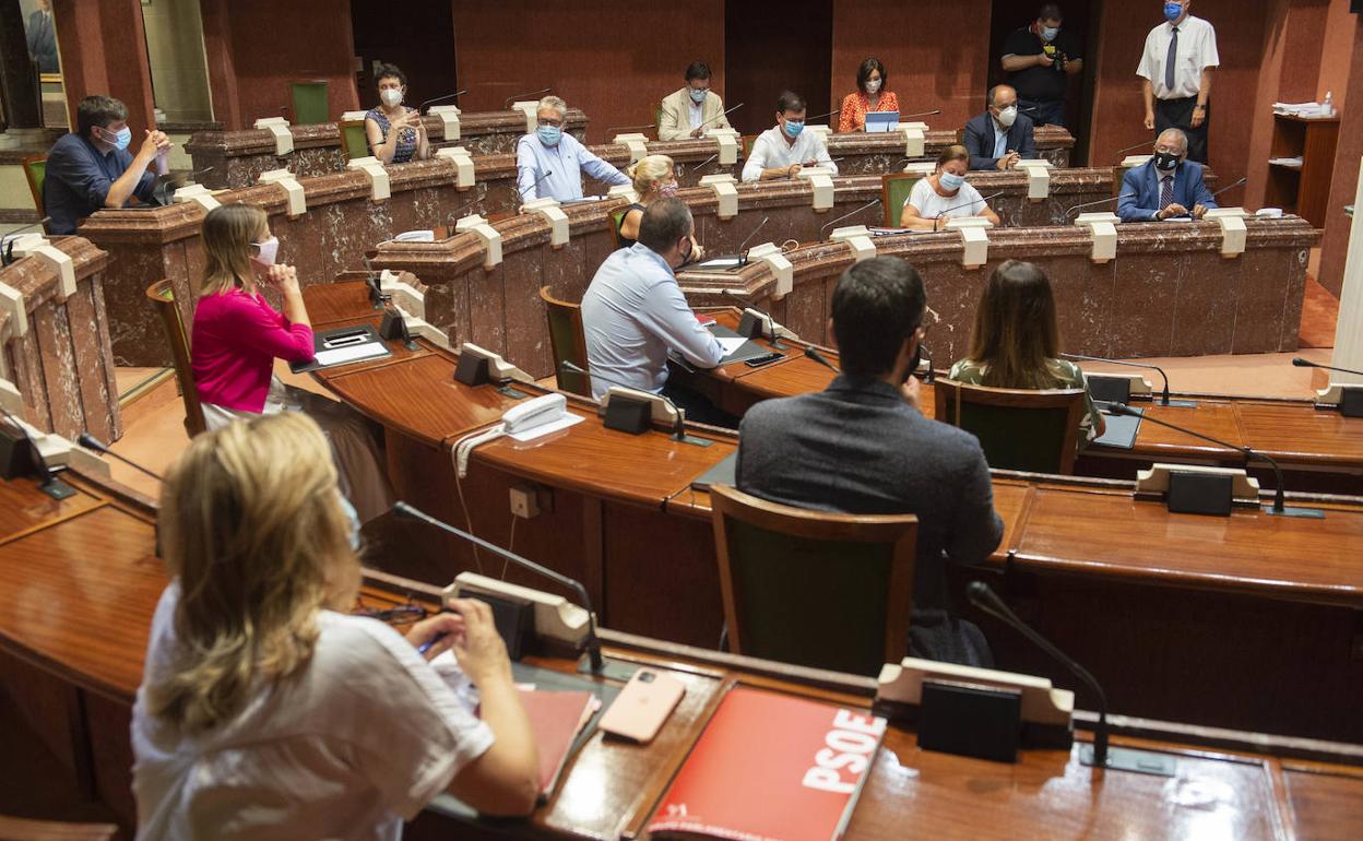 Reunión de la Diputación Permanente de la Asamblea Regional, celebrada este viernes. 