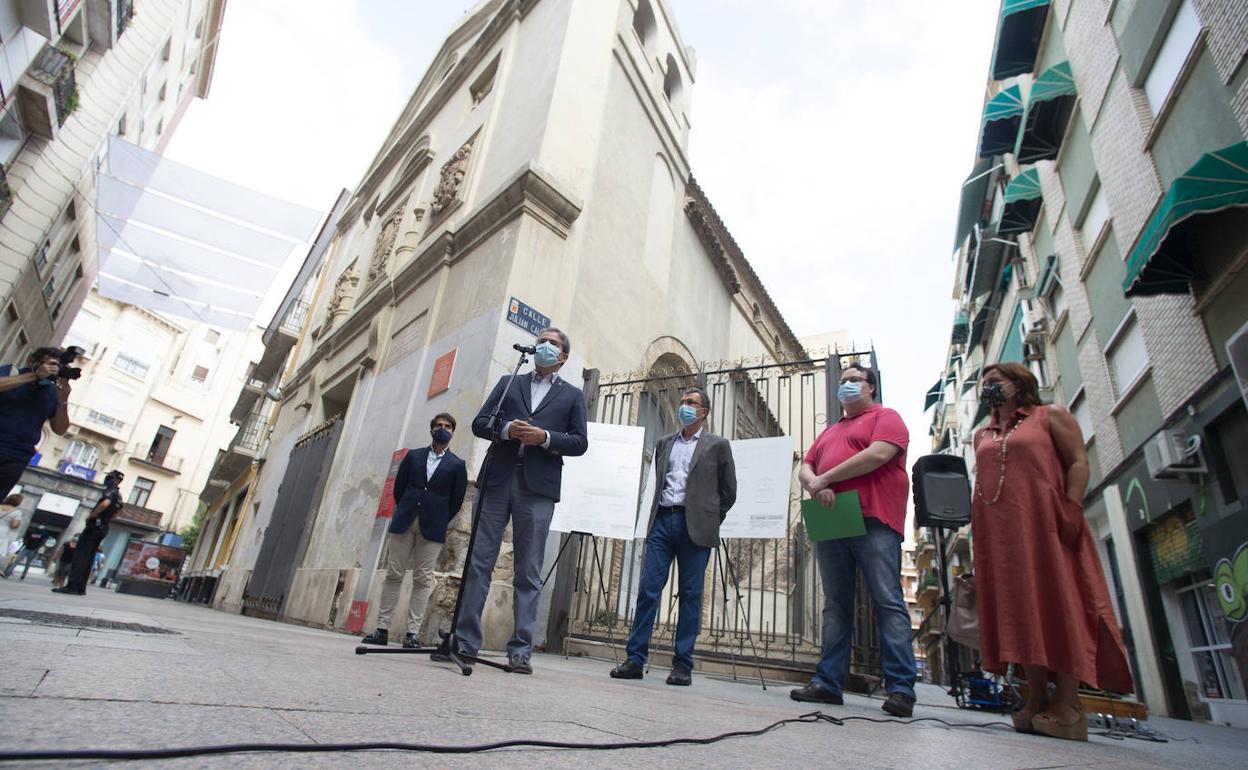 El concejal de Cultura explica las obras que va a llevar a cabo el Ayuntamiento en la ermita del Pilar.