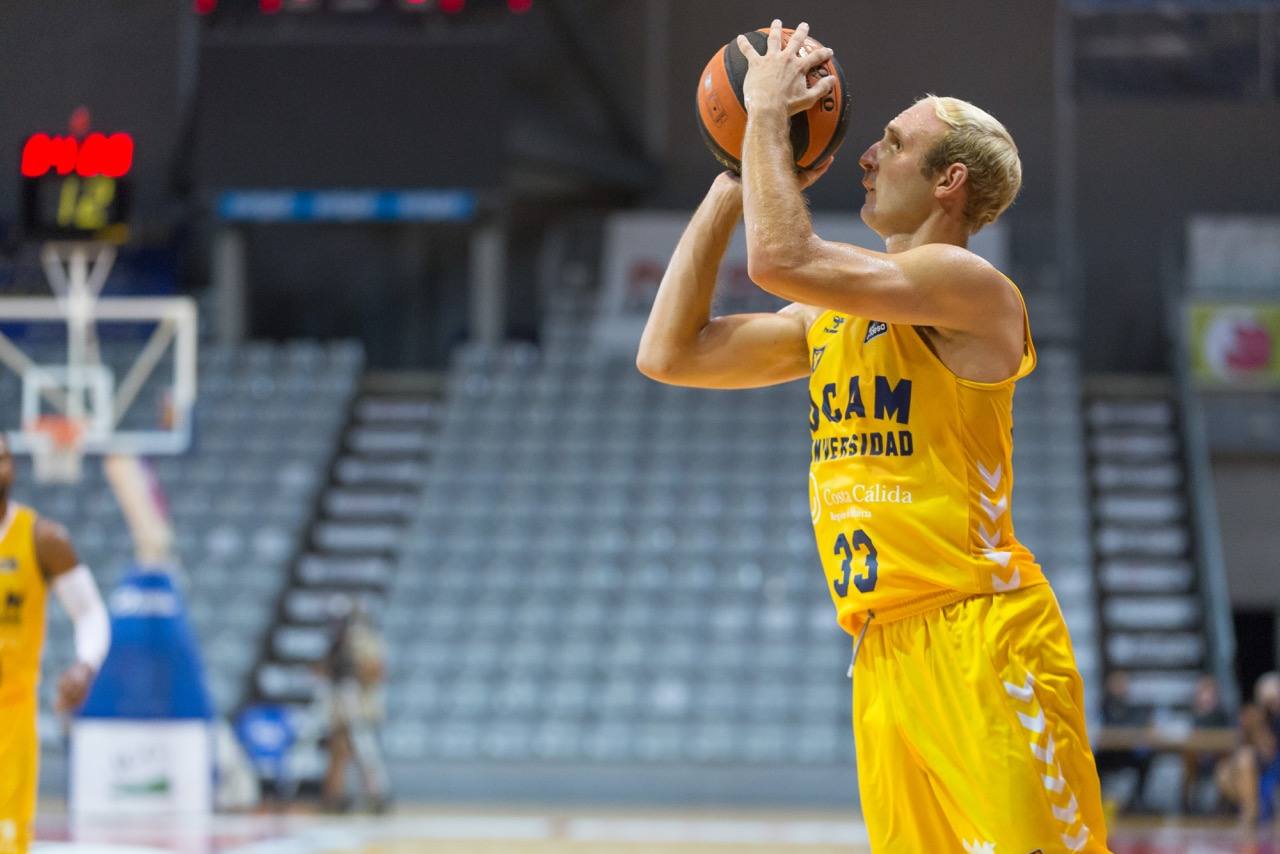 Fotos: El UCAM CB cae ante el Manresa en su primer partido de pretemporada