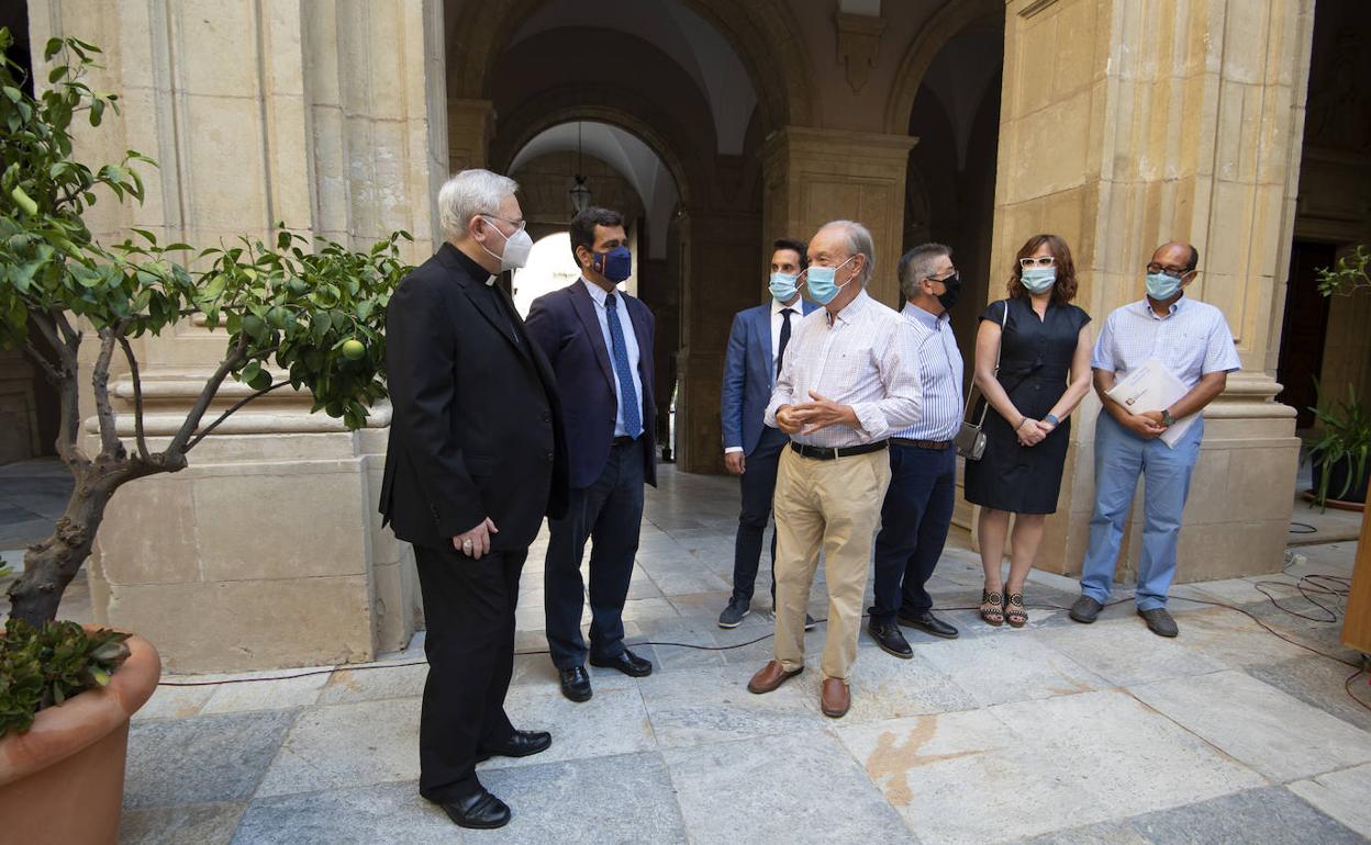 El anuncio de las ayudas se ha hecho este viernes en el Palacio Episcopal. 