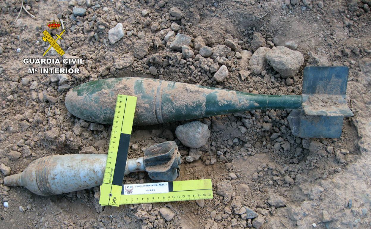 Los artefactos desactivados por la Guardia Civil.