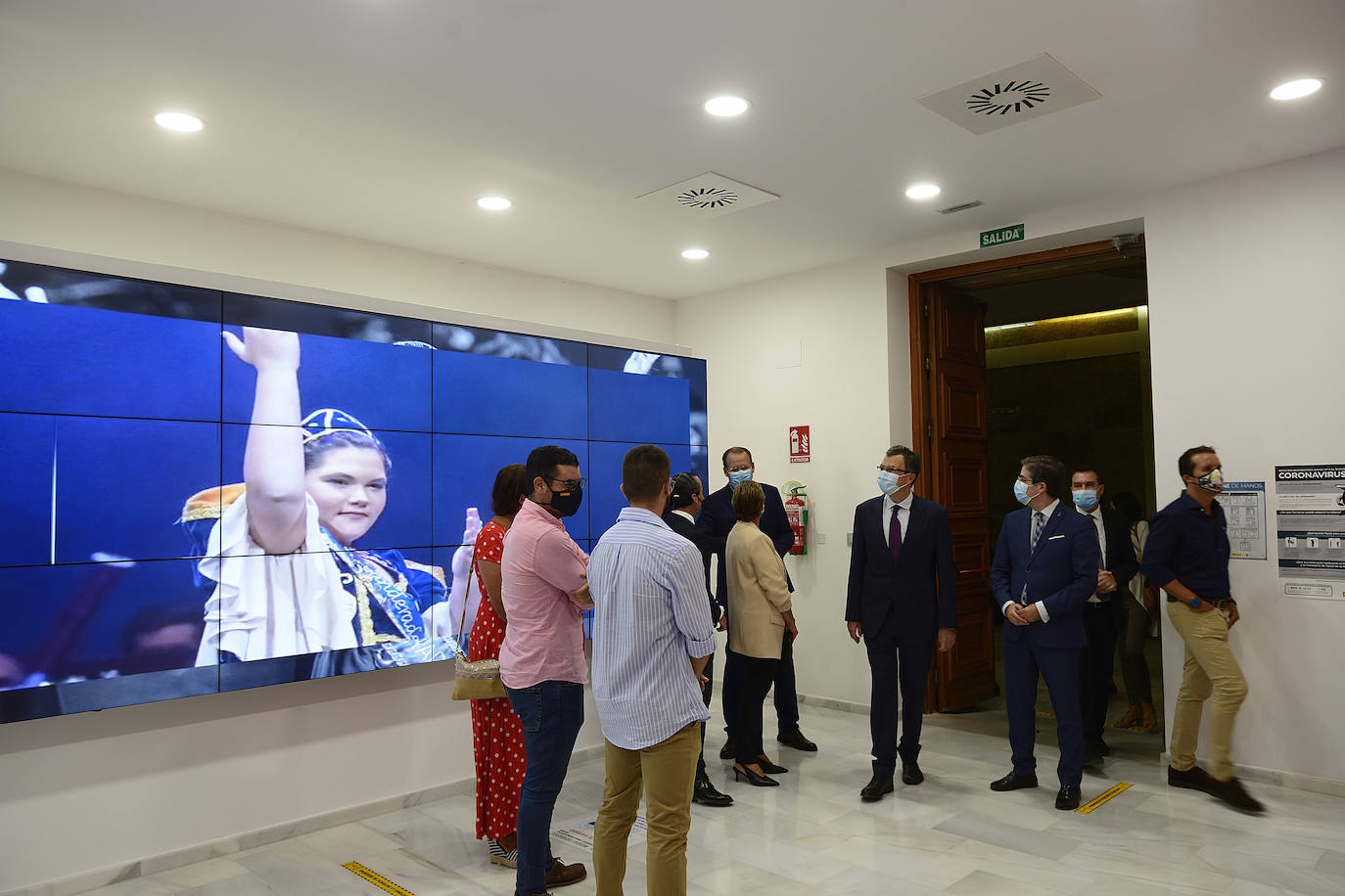 Fotos: Moros y Cristianos exhiben sus trajes, carteles y vídeos en La Glorieta
