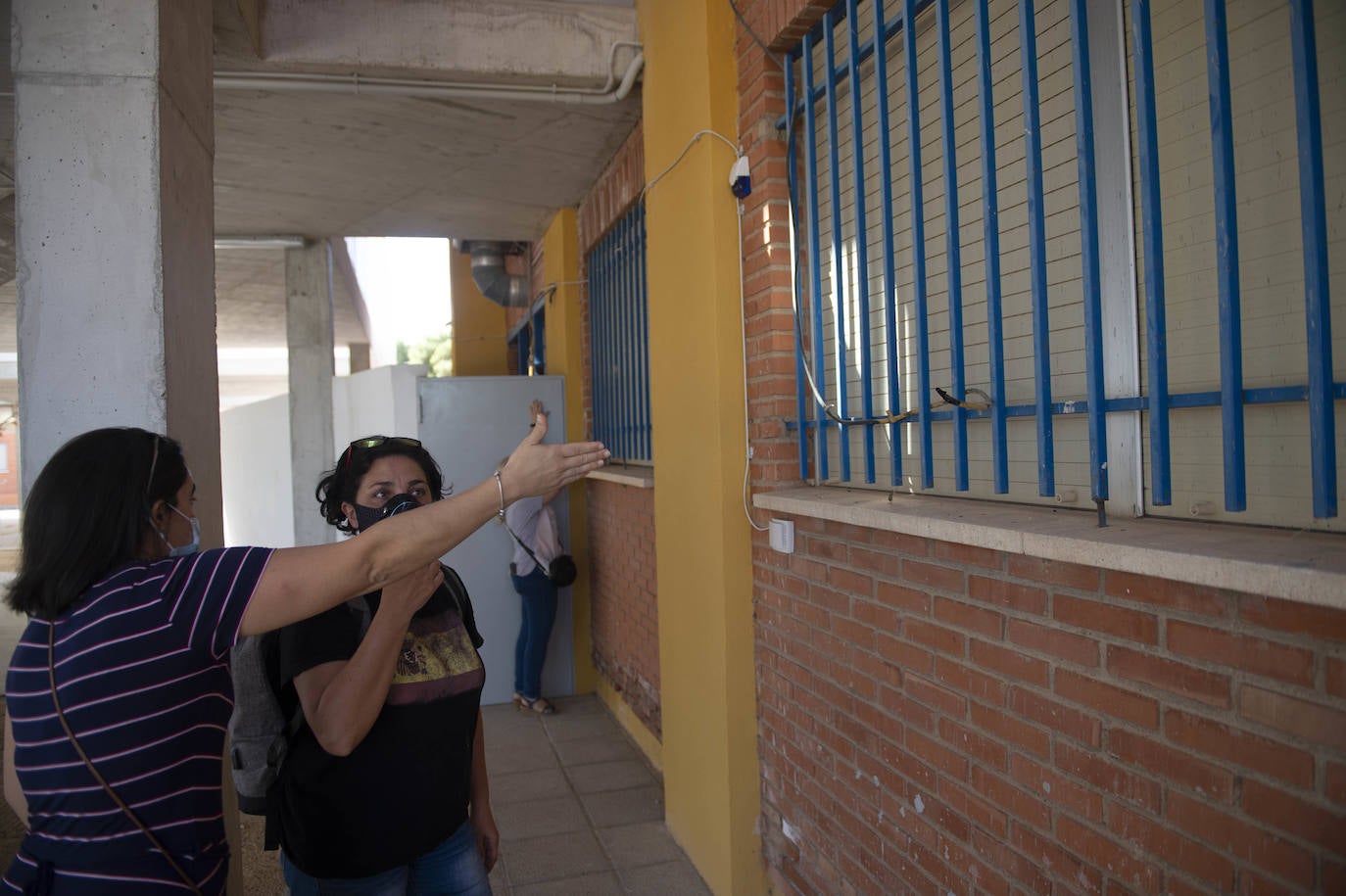 Fotos: Quejas de los padres de La Palma por los defectos en el nuevo aulario del colegio