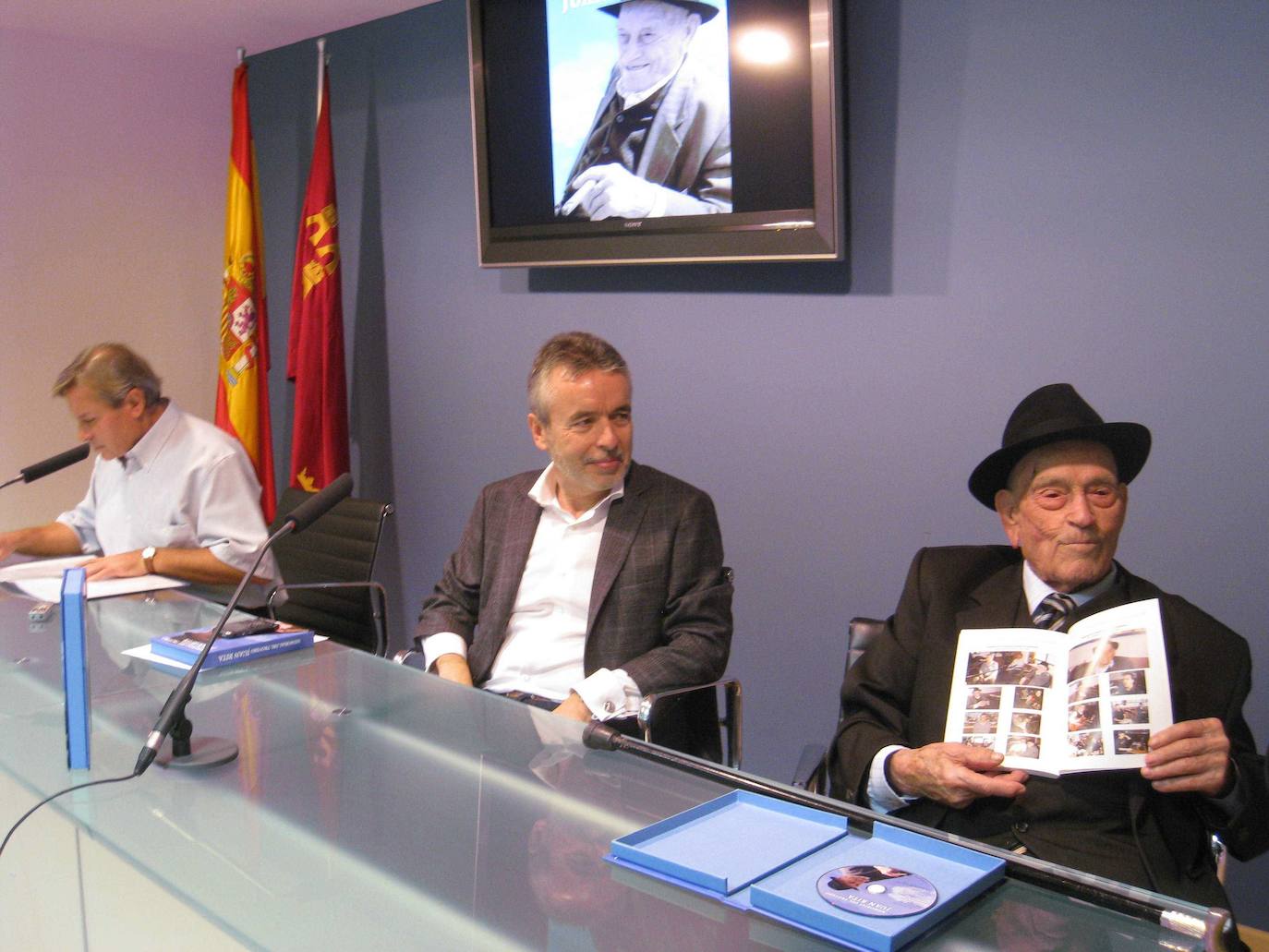 Presentación del disco libro dedicado a la trayectoria artística y humana de Juan Tudela, editado en 2010.