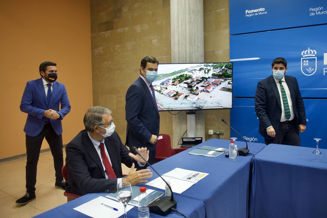Fotos: Miras presenta un plan con 77 millones de euros «para dar una solución a las inundaciones»