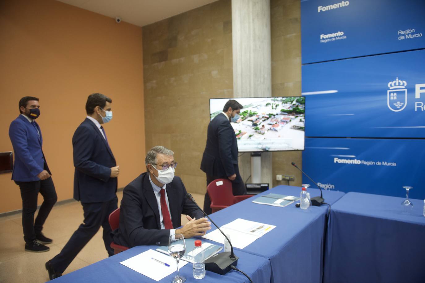 Fotos: Miras presenta un plan con 77 millones de euros «para dar una solución a las inundaciones»