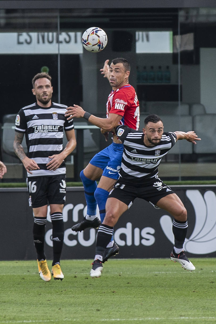 Fotos: Primer disgusto para un Efesé demasiado verde