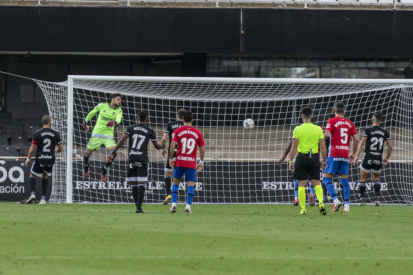 Fotos: Primer disgusto para un Efesé demasiado verde