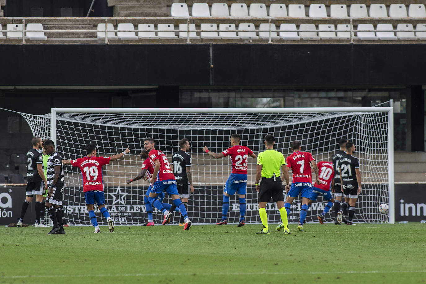 Fotos: Primer disgusto para un Efesé demasiado verde