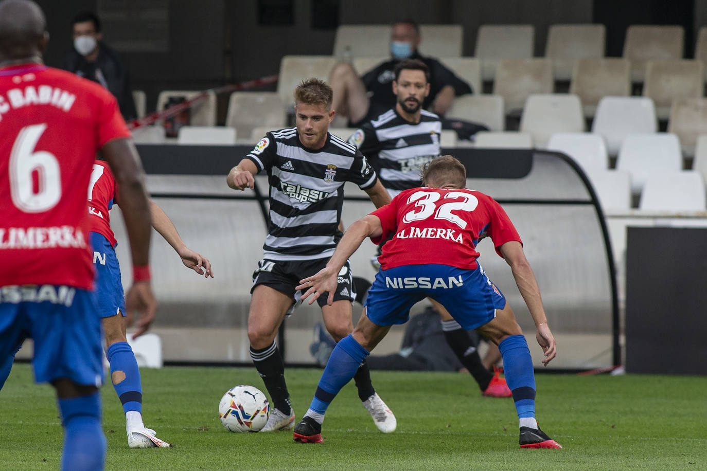 Fotos: Primer disgusto para un Efesé demasiado verde