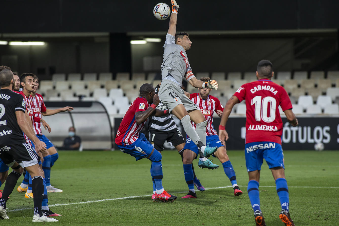 Fotos: Primer disgusto para un Efesé demasiado verde