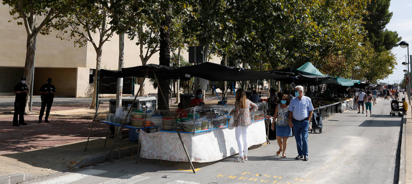 Fotos: Primer domingo del nuevo mercadillo de La Fica