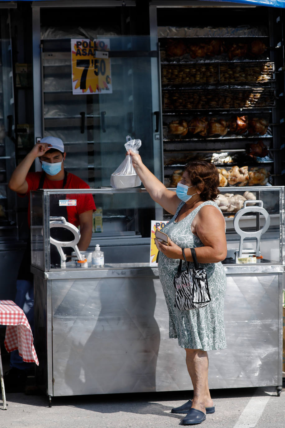 Fotos: Primer domingo del nuevo mercadillo de La Fica