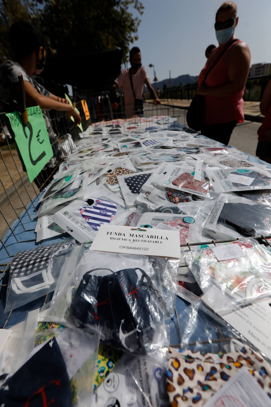 Fotos: Primer domingo del nuevo mercadillo de La Fica