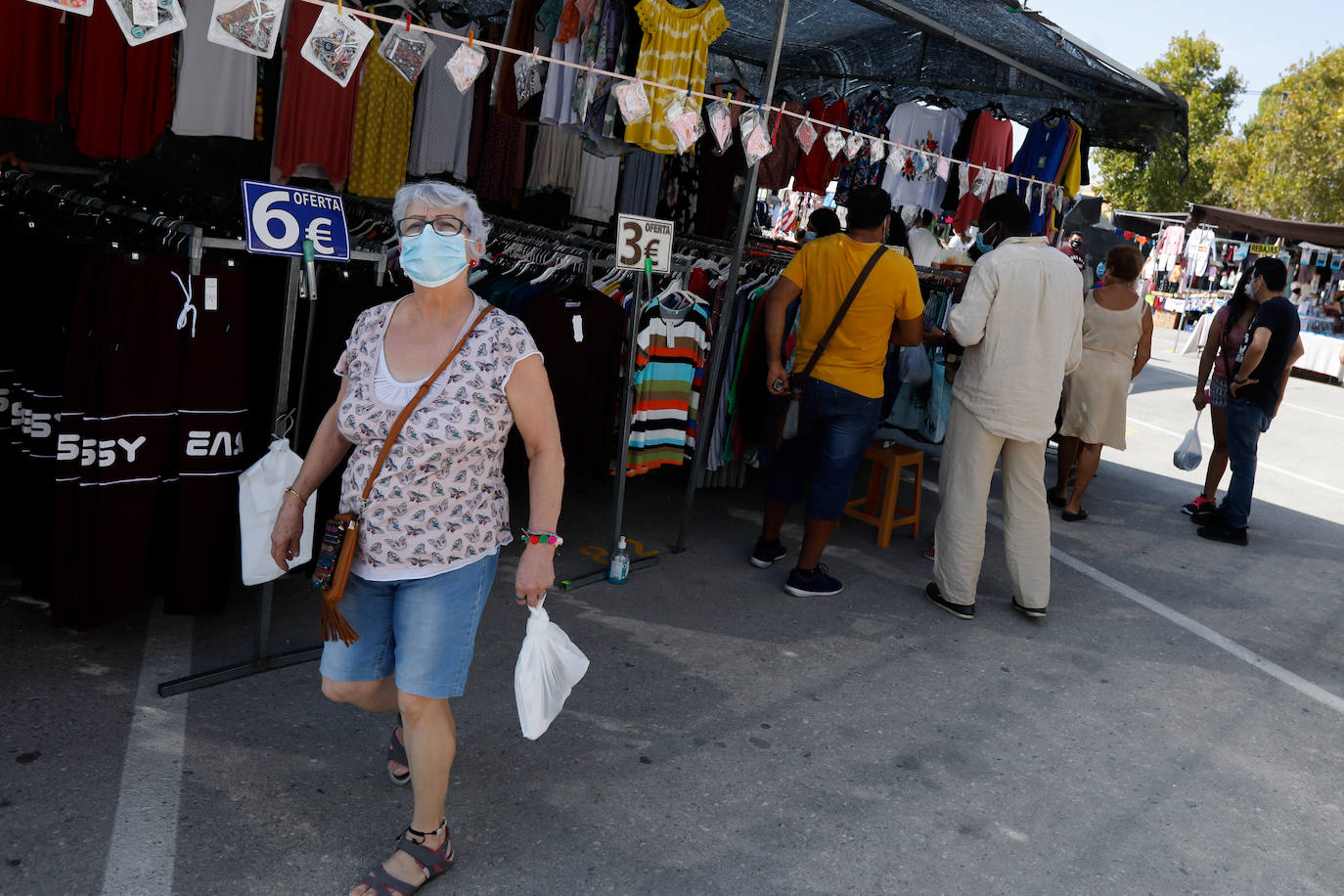 Fotos: Primer domingo del nuevo mercadillo de La Fica