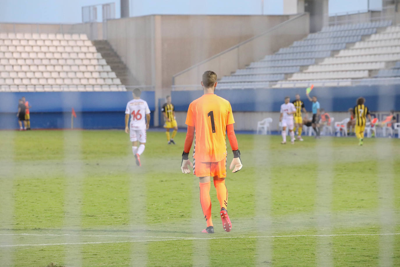 Fotos: El Lorca le da otro toque de atención al Real Murcia