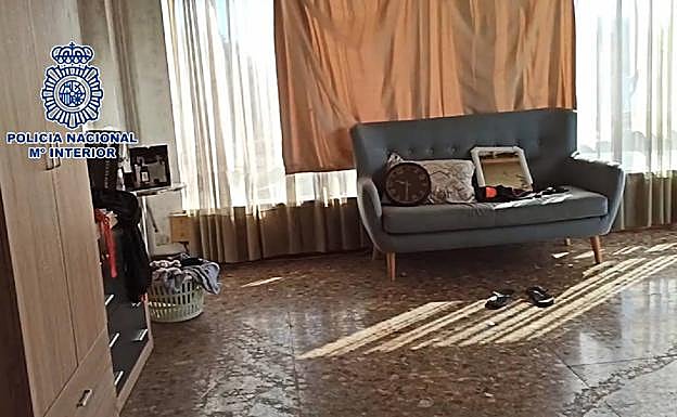 Una de las oficinas reconvertidas en habitaciones donde presuntamente dormían los trabajadores. 