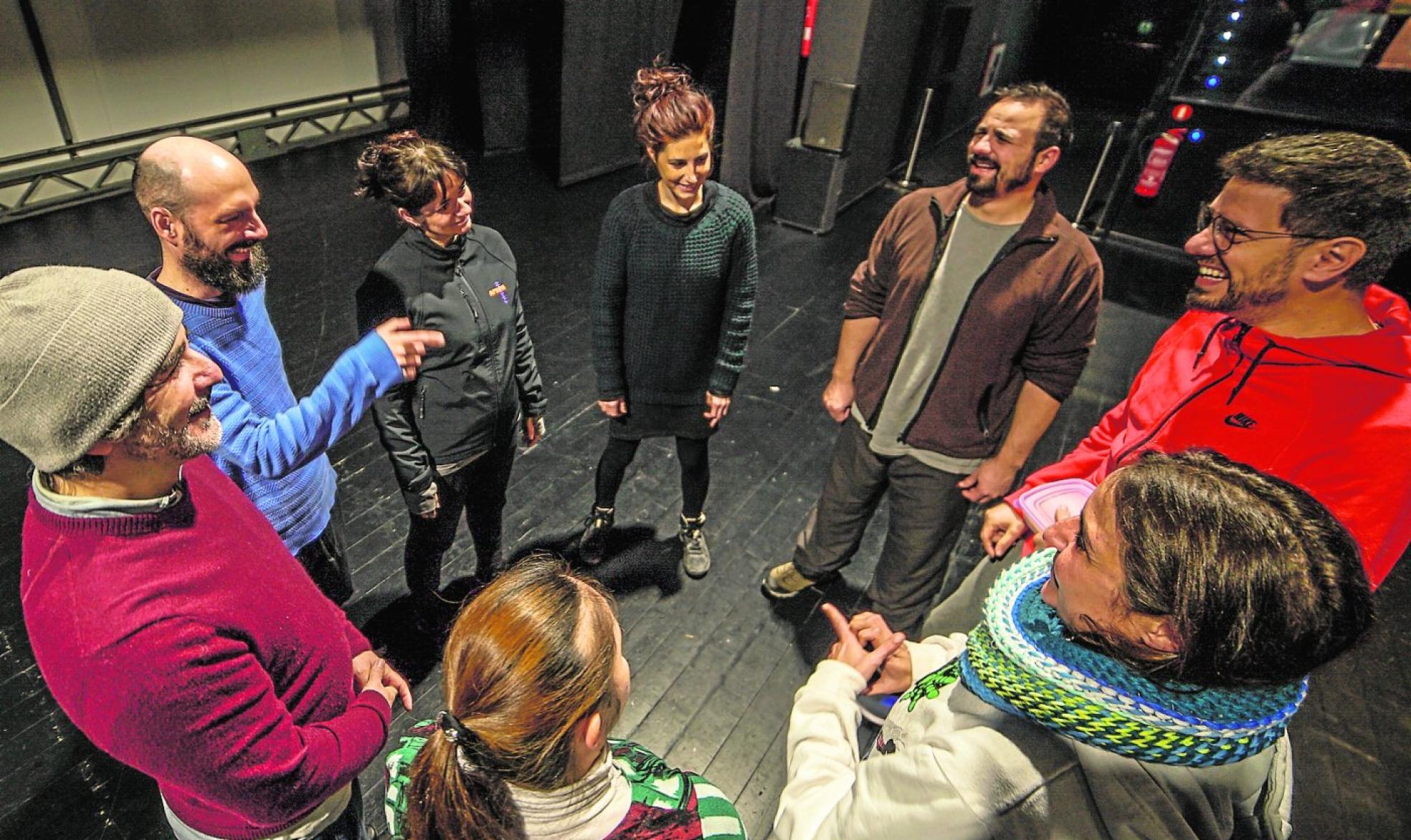 El equipo de 'La perspectiva del suricato', durante uno de los ensayos realizados hace unos meses. 