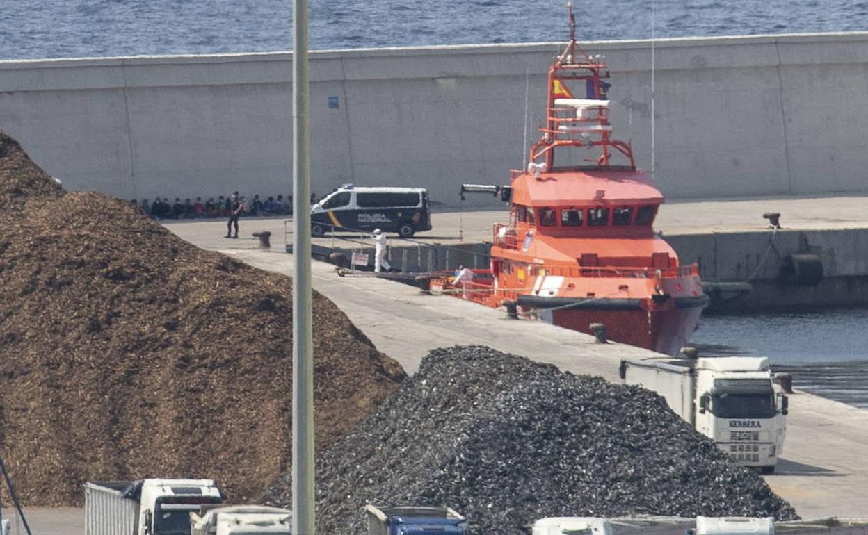 El muelle de Escombreras, donde están alojados los inmgirantes, en una fotografía de archivo.