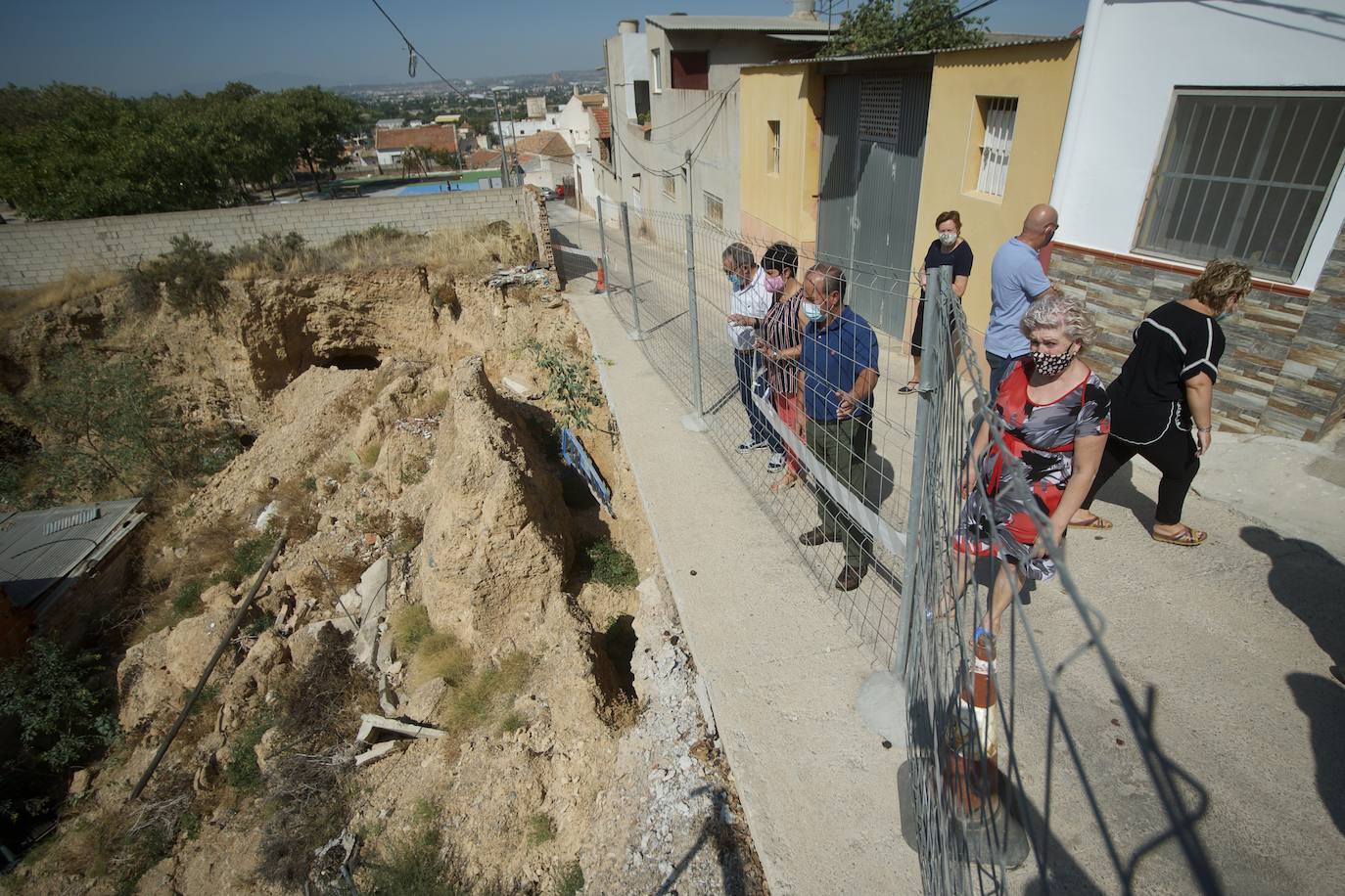 Fotos: Vecinos de Torreagüera claman por el retraso en unas «obras urgentes»