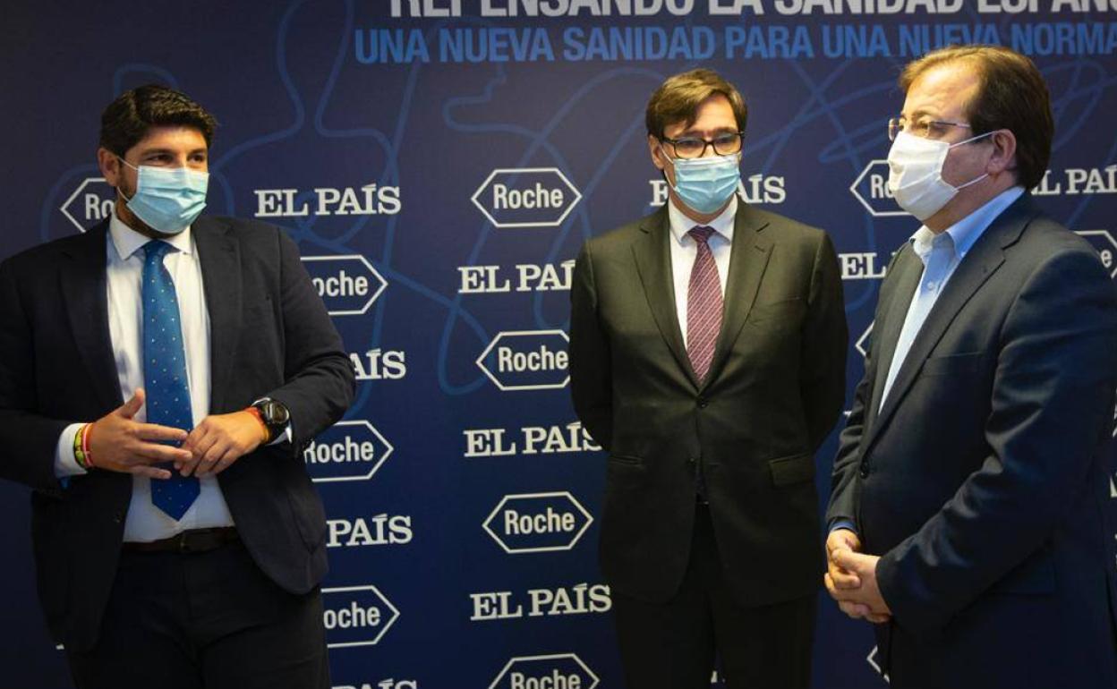 López Miras junto al ministro Salvador Illa y el presidente de Extremadura, Guillermo Fernández Vara.