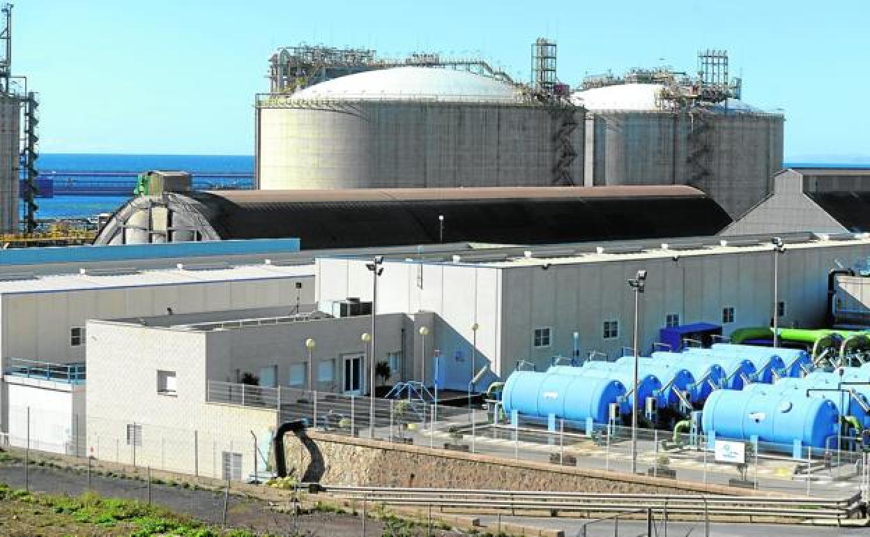 Instalaciones de la desaladora de Escombreras, en una fotografía de archivo. 