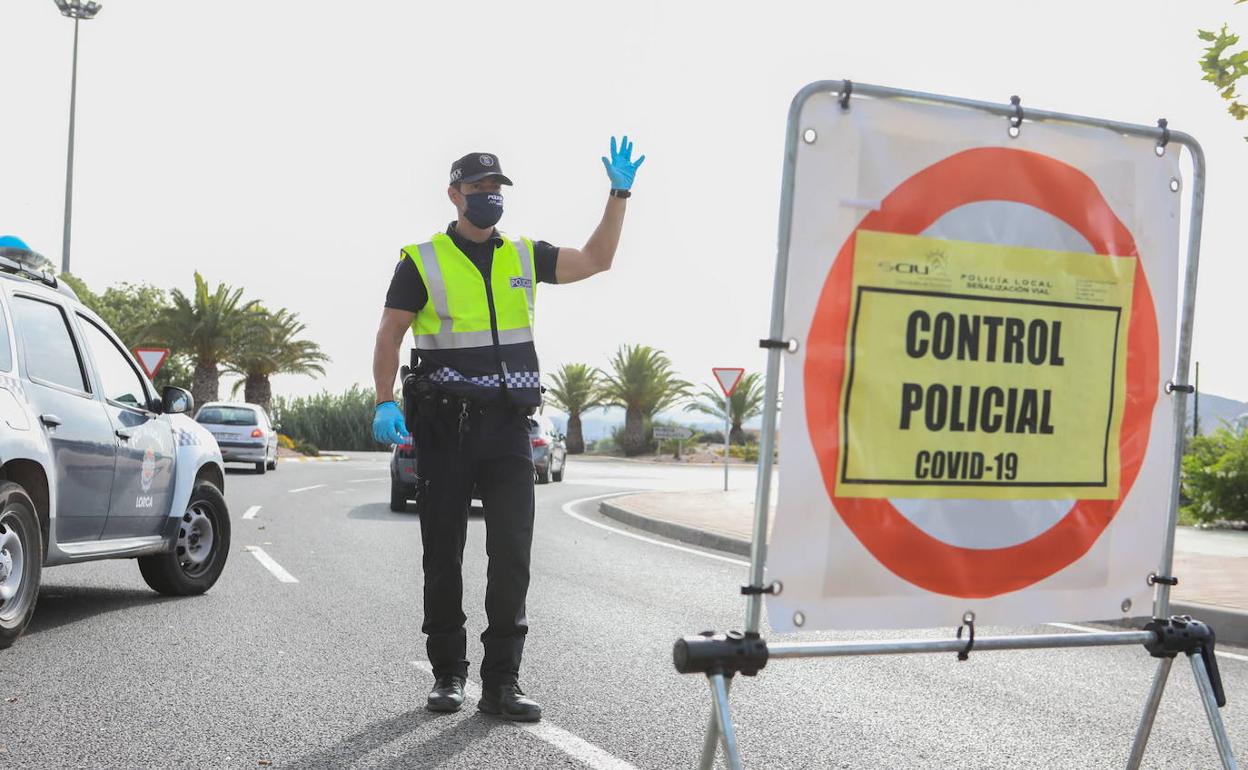 Control policial en Lorca, durante el actual confinamiento.