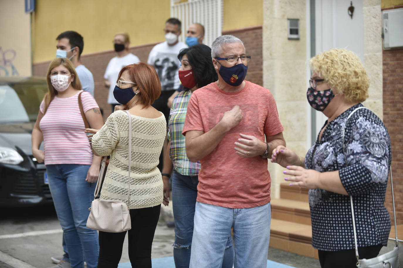 Fotos: Fernando López Miras se reúne con los vecinos de las casas okupadas de Torreagüera