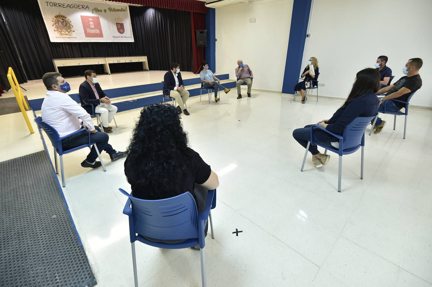 Fotos: Fernando López Miras se reúne con los vecinos de las casas okupadas de Torreagüera