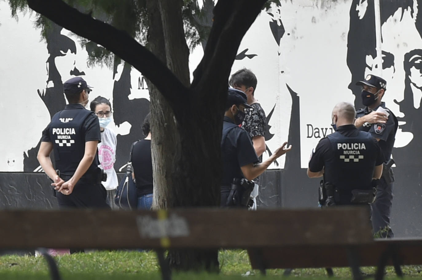 Fotos: Fernando López Miras se reúne con los vecinos de las casas okupadas de Torreagüera