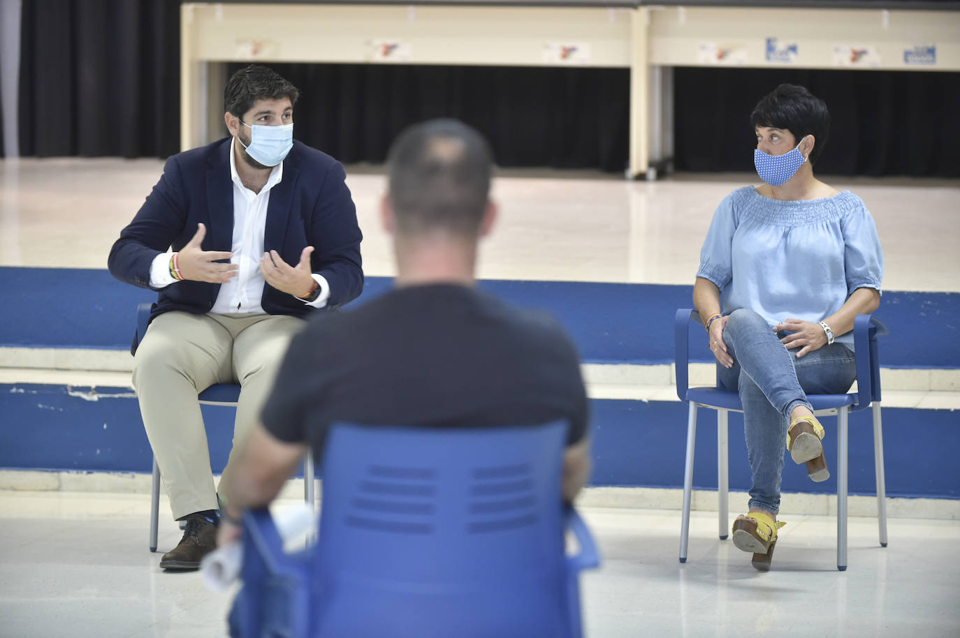 Fotos: Fernando López Miras se reúne con los vecinos de las casas okupadas de Torreagüera