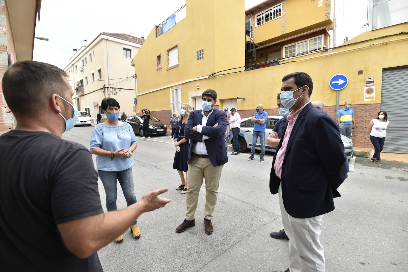 Fotos: Fernando López Miras se reúne con los vecinos de las casas okupadas de Torreagüera