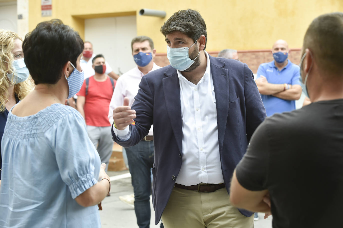 Fotos: Fernando López Miras se reúne con los vecinos de las casas okupadas de Torreagüera