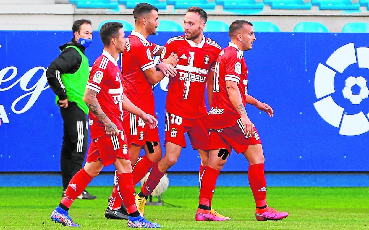 Rubén Castro, Álex Martín, Jurado y Elady celebran el 0-1 del centrocampista sevillano, ayer. 