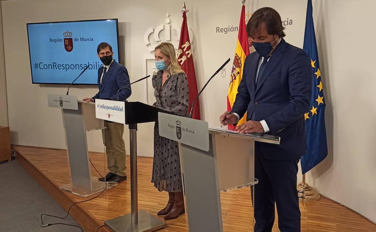 Villegas, Martínez Vidal y Motas, en la rueda de prensa posterior al Consejo de Gobierno celebrado este jueves. 