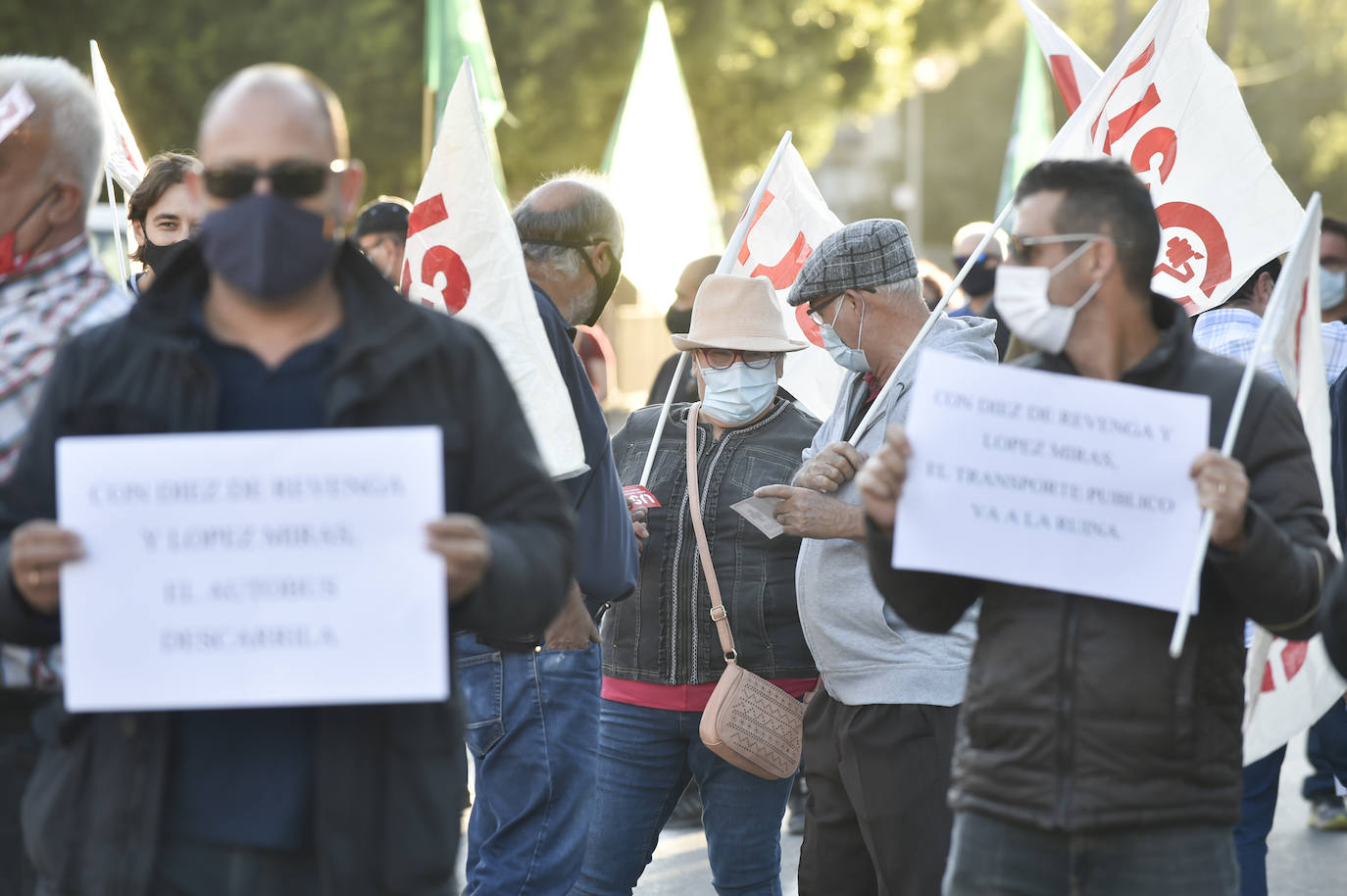 Fotos: Manifestación de los trabajadores de Latbus en Murcia