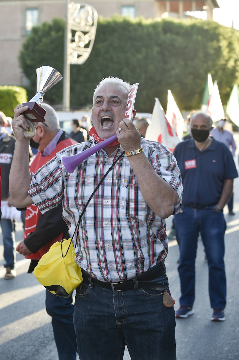 Fotos: Manifestación de los trabajadores de Latbus en Murcia