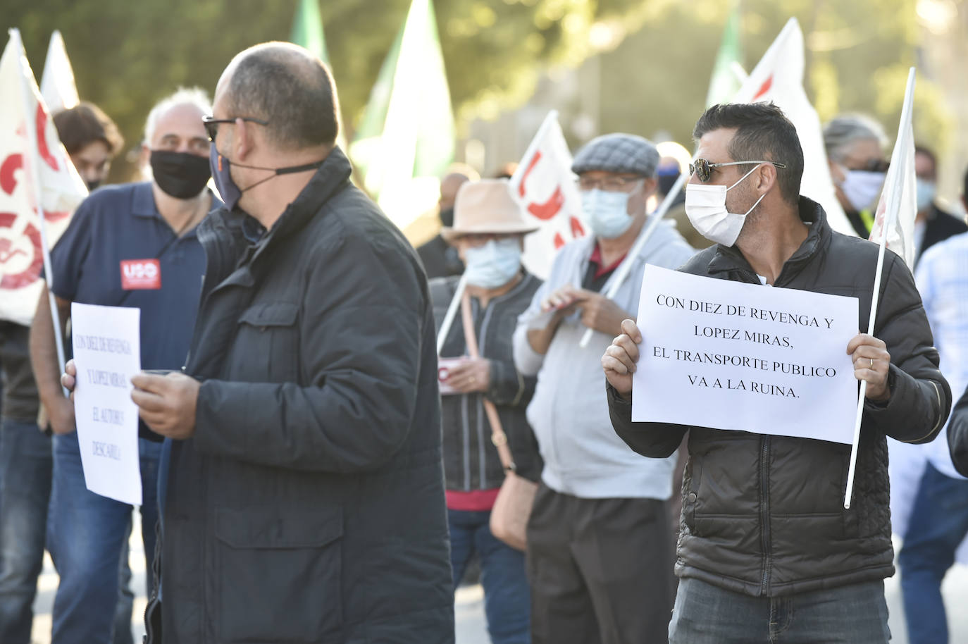 Fotos: Manifestación de los trabajadores de Latbus en Murcia