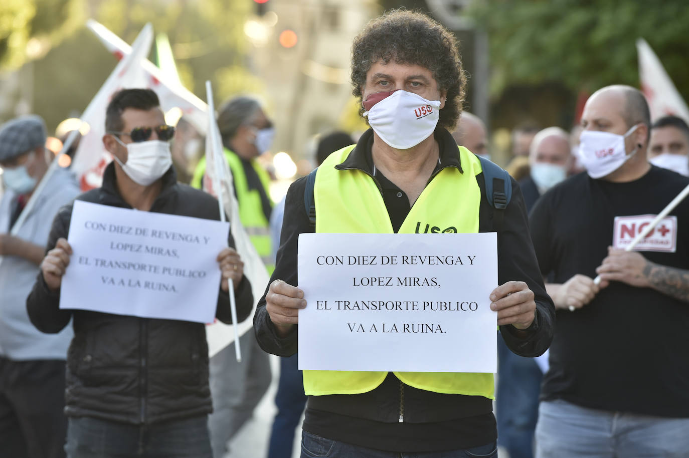 Fotos: Manifestación de los trabajadores de Latbus en Murcia