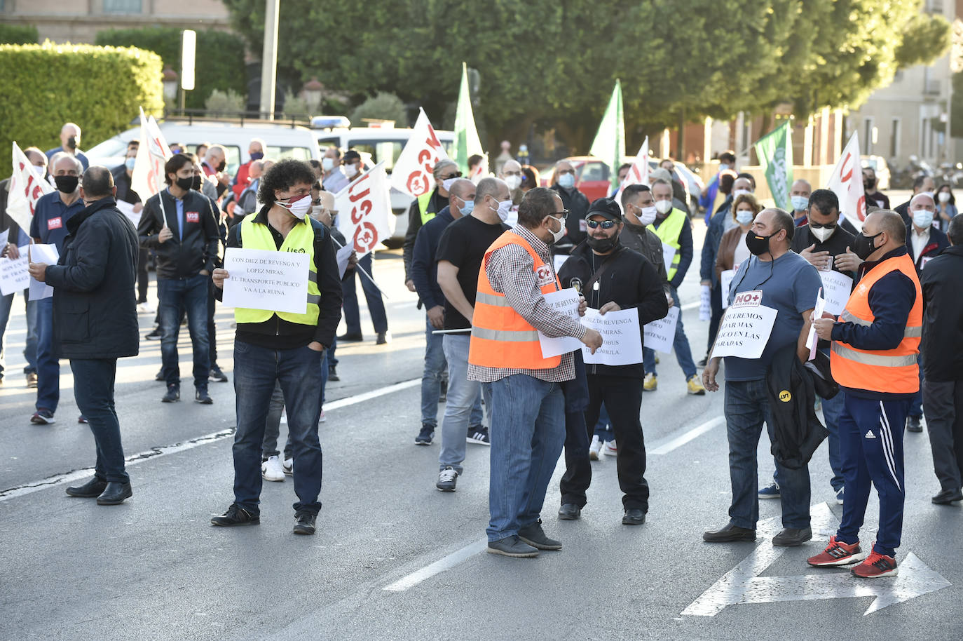 Fotos: Manifestación de los trabajadores de Latbus en Murcia