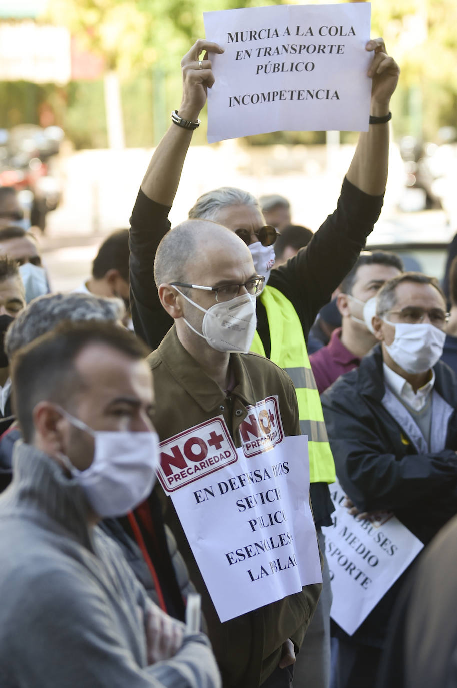 Fotos: Manifestación de los trabajadores de Latbus en Murcia
