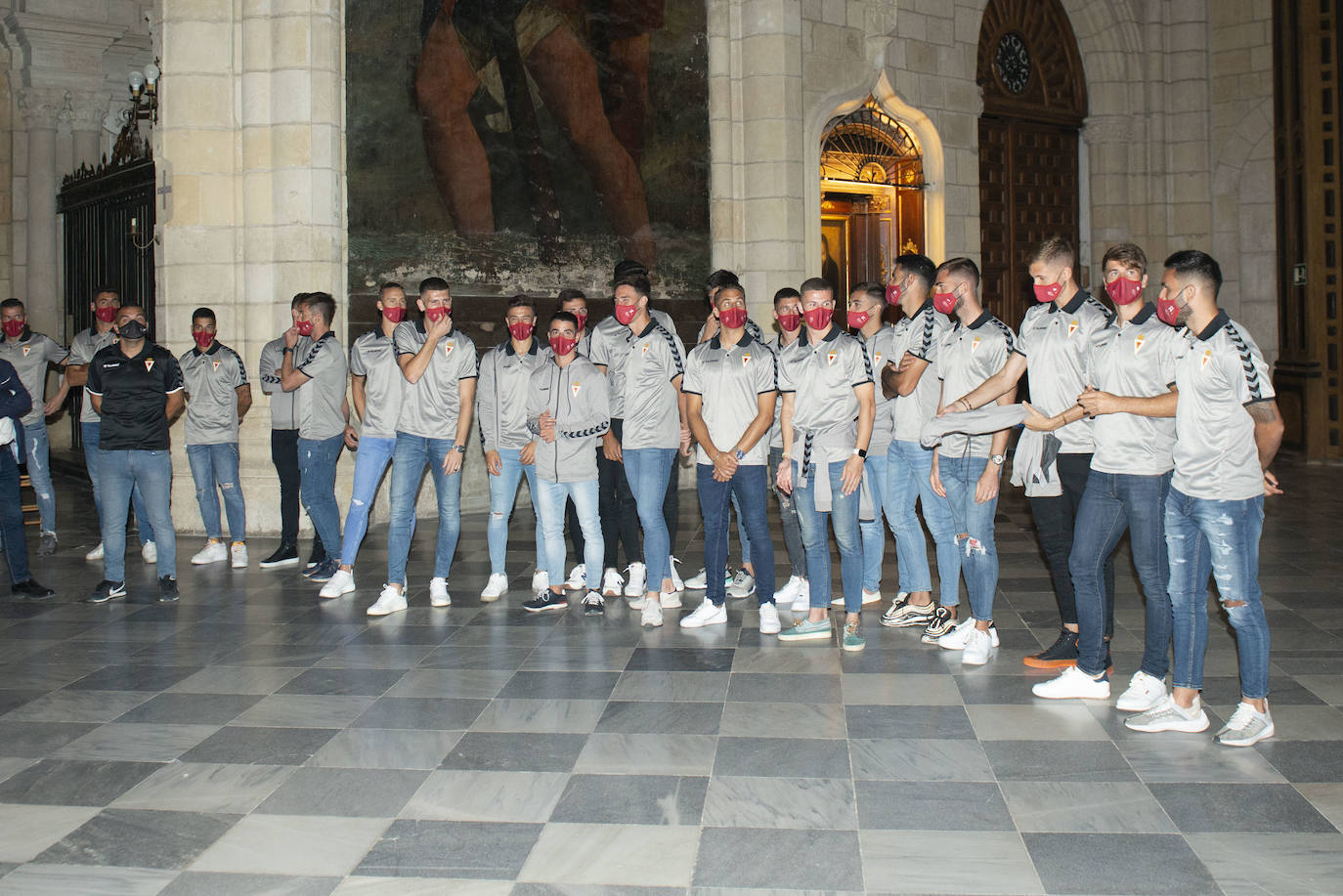 Fotos: Ofrenda floral del Murcia en la catedral