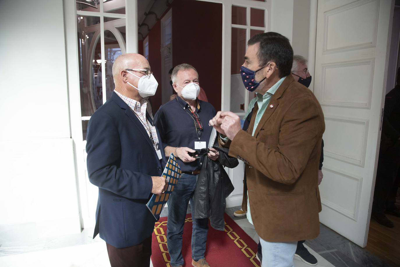 Fotos: Los vecinos de La Aljorra exigen más medios sanitarios y «vigilar» las emisiones de Sabic