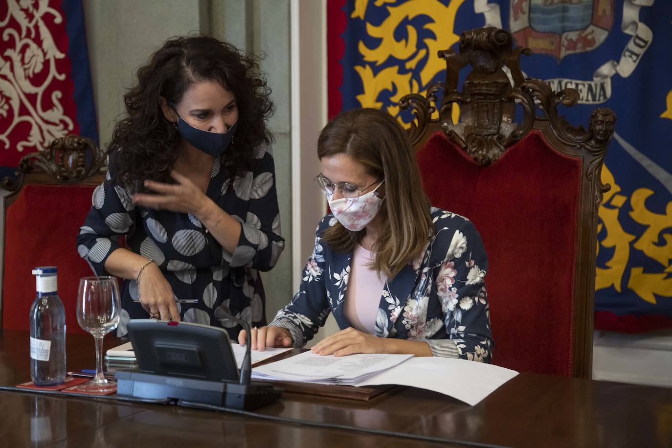 Fotos: Los vecinos de La Aljorra exigen más medios sanitarios y «vigilar» las emisiones de Sabic