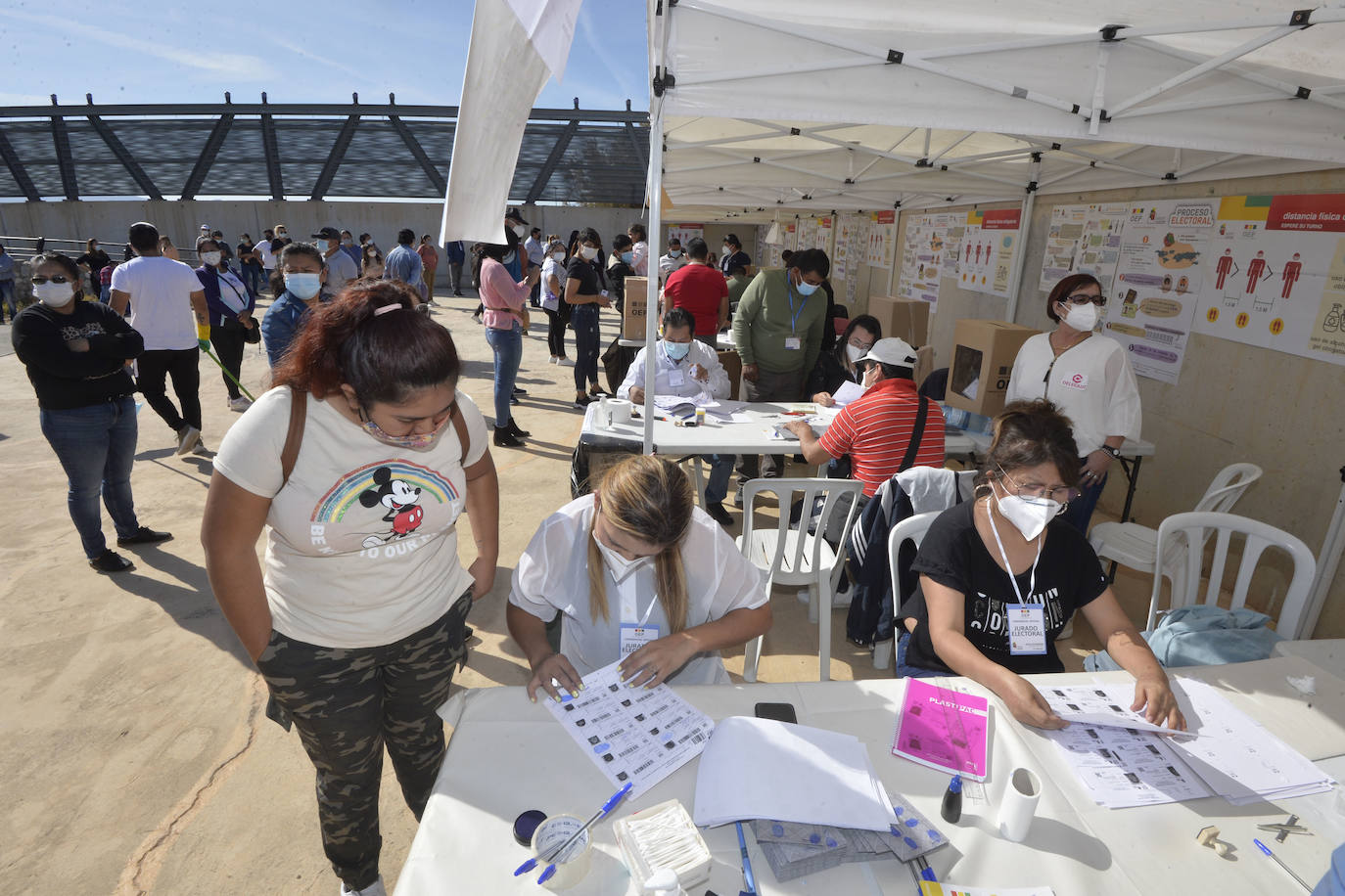 Fotos: Elecciones bolivianas en el centro comercial Thader de Murcia